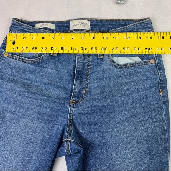 Universal Thread High Rise Skinny Demin Jeans - Picture 5 of 16